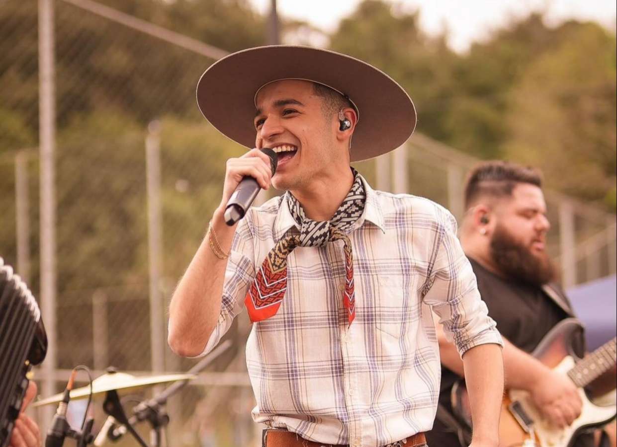 Encerramento da Semana Farroupilha de Tapejara terá apresentação de invernadas e show com Thomas Machado
