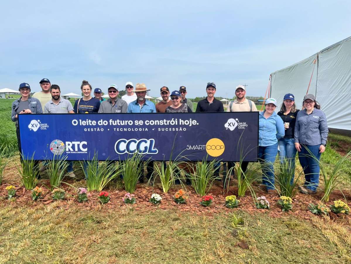Associados(as) e profissionais da Coasa participam do XV Dia de Campo da CCGL e associada apresenta case