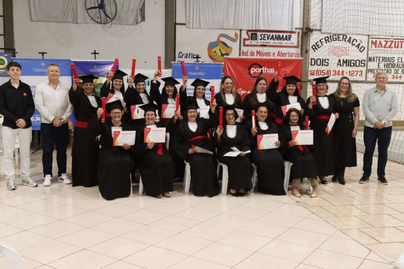 Formatura de cuidadoras de idosos é realizada em Tapejara