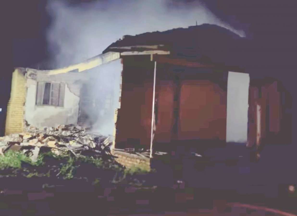 Casa é consumida por incêndio em Santa Cecília do Sul