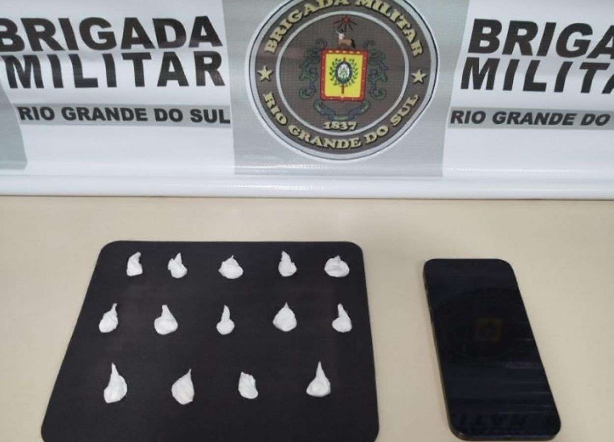 Polícia apreende dois adolescentes com drogas e veículo, em Caseiros