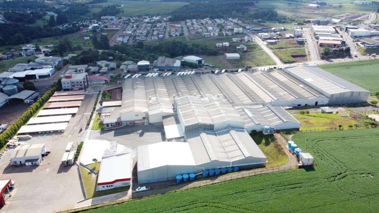 Plasbil anuncia aumento salarial e novas oportunidades de emprego