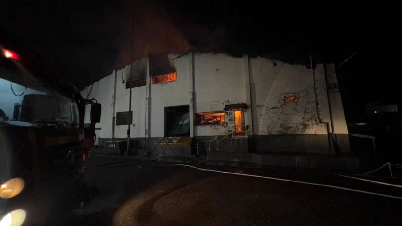 Incêndio de grandes proporções atinge a empresa Coleurb em Passo Fundo