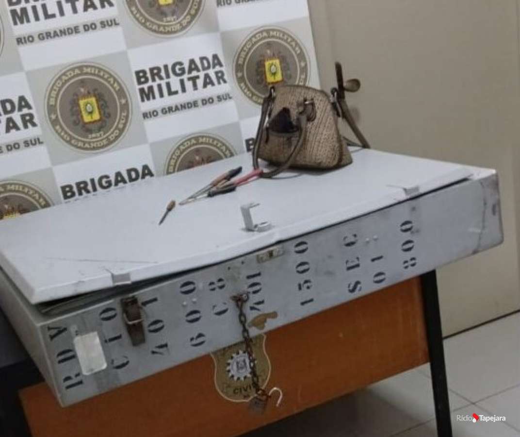 Homem furta caixa luz, ameaça policiais com chave de fenda e é preso em Passo Fundo