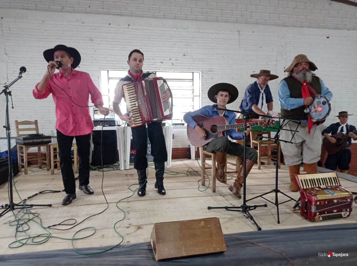 Rádio Tapejara leva o programa “Gravetos do Passado” ao Rincão da Esperança