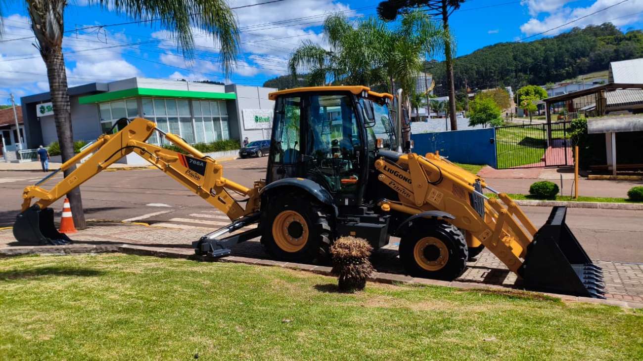 Prefeitura de Santa Cecília do Sul anuncia aquisição de nova retroescavadeira