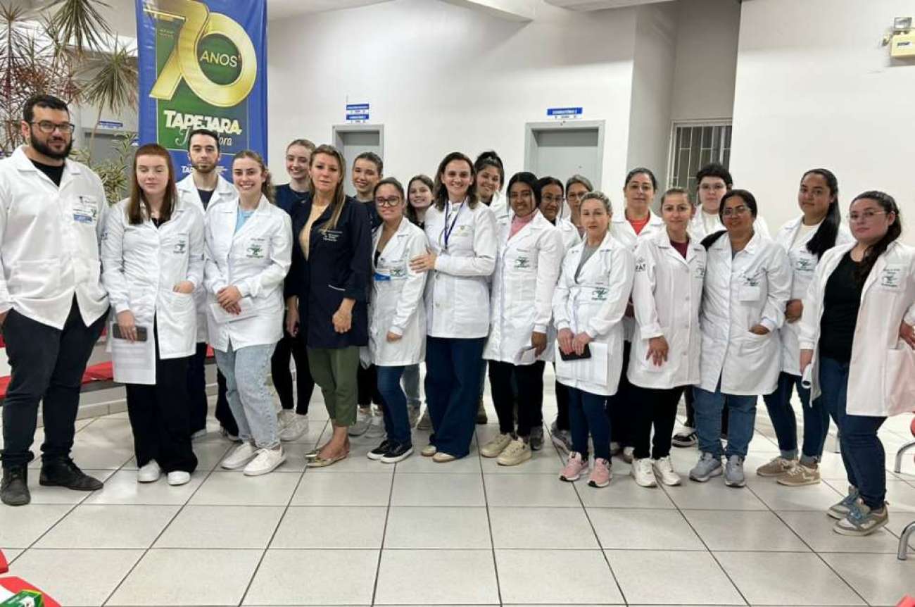 Secretaria de Saúde recebe alunos da FAT para aula prática sobre imunizações