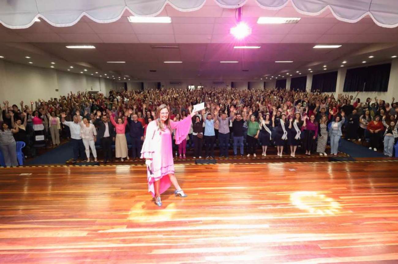 Cristina Ranzolin emociona público em palestra sobre superação e prevenção ao câncer de mama em Tapejara