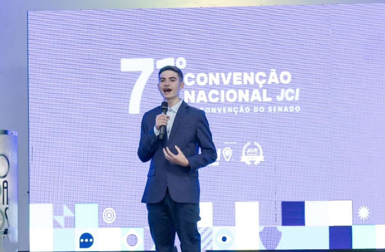 Aluno de Tapejara é campeão nacional do projeto Oratória nas Escolas