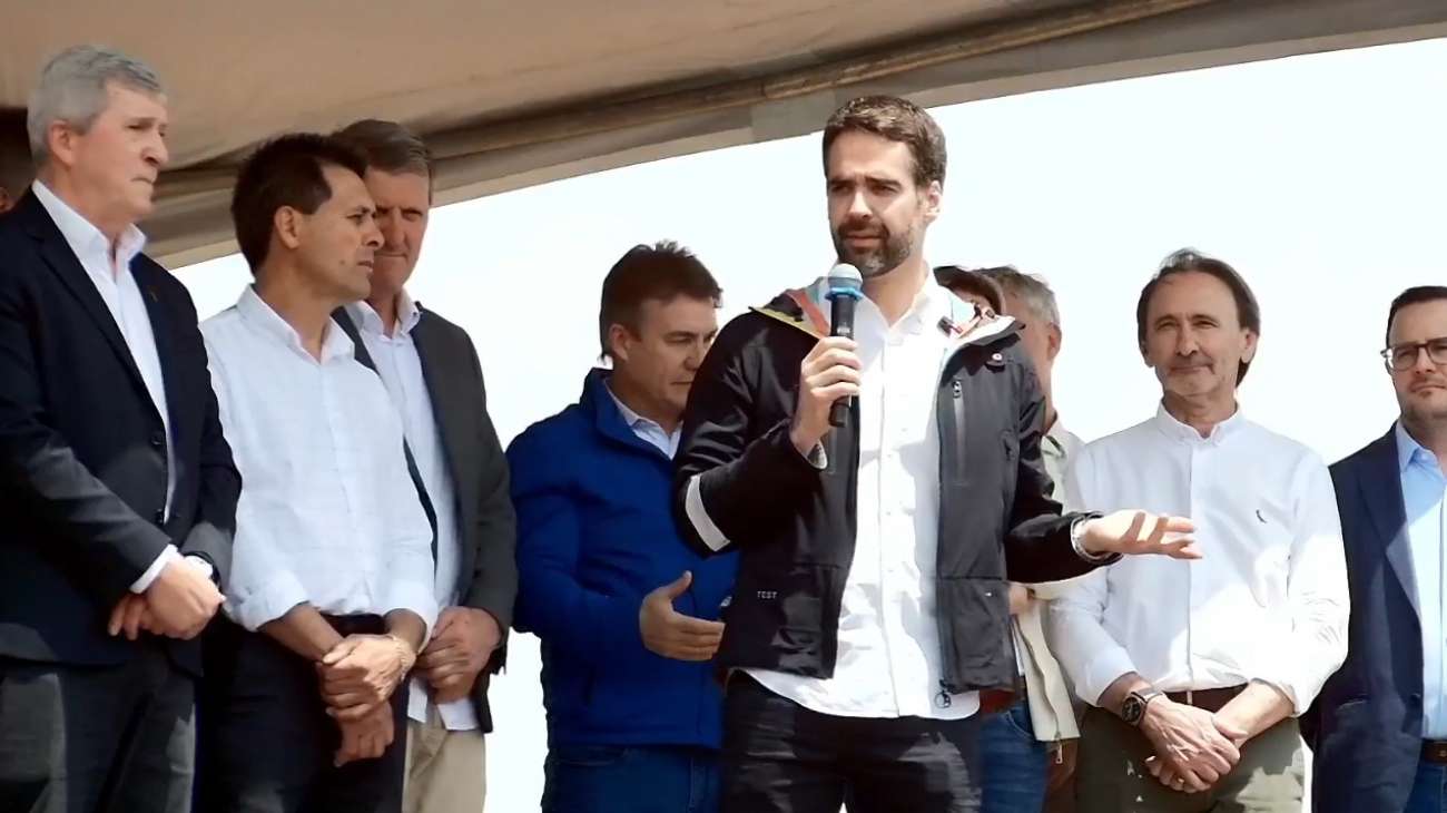 Leite defende concessão de rodovias durante entrega de pavimentação: “Olham pelo lado do pedágio, eu olho para o investimento”