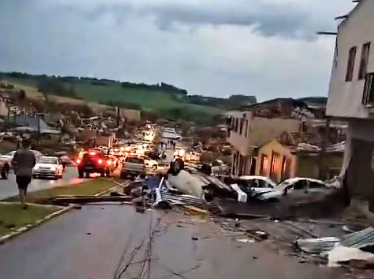 Tragédia no Paraná: tornado devastador causa mortes e deixa cenário de guerra na cidade