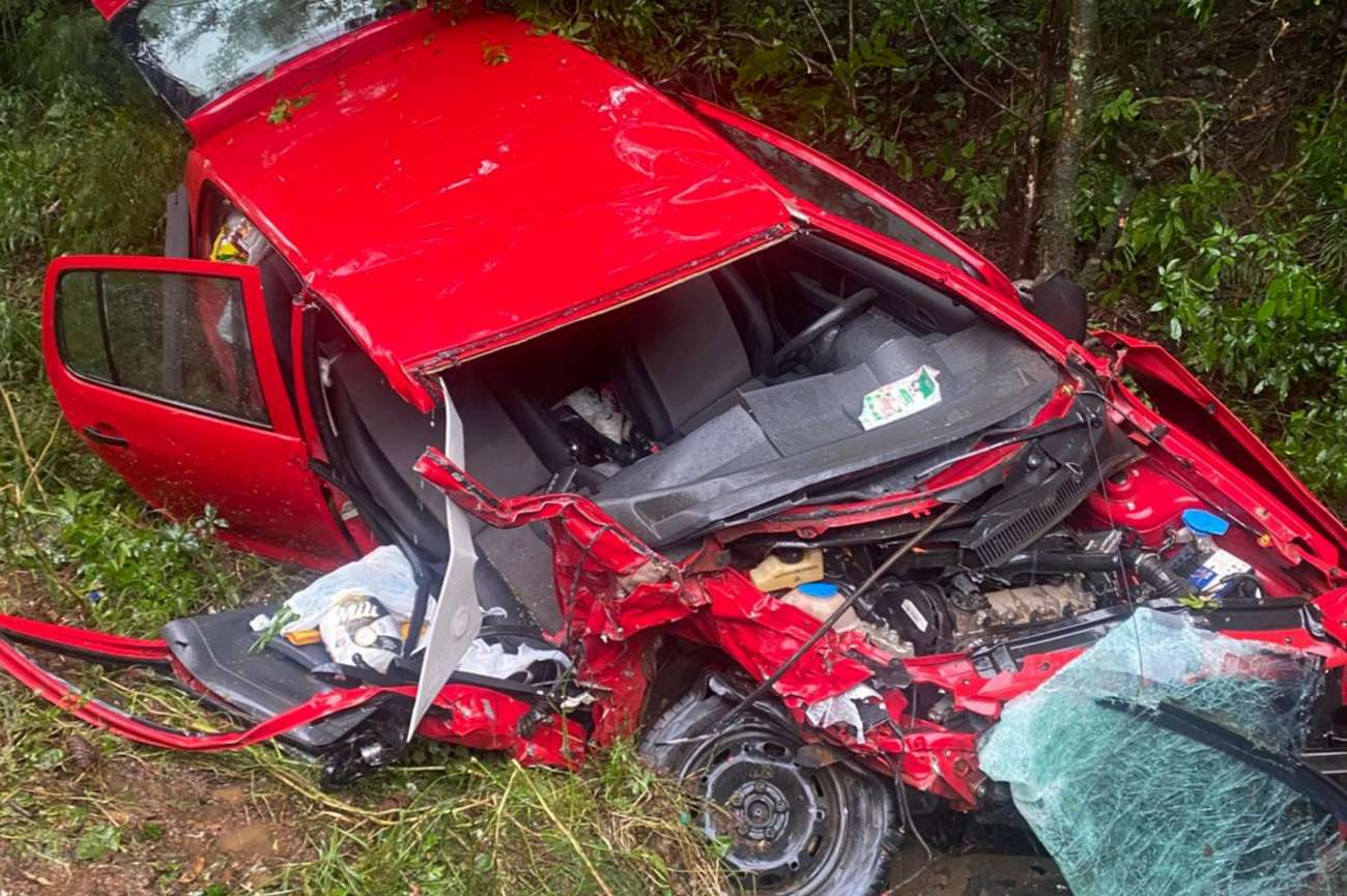 Quatro pessoas ficam feridas em colisão entre carro e caminhonete na ERS-324, em Vila Maria