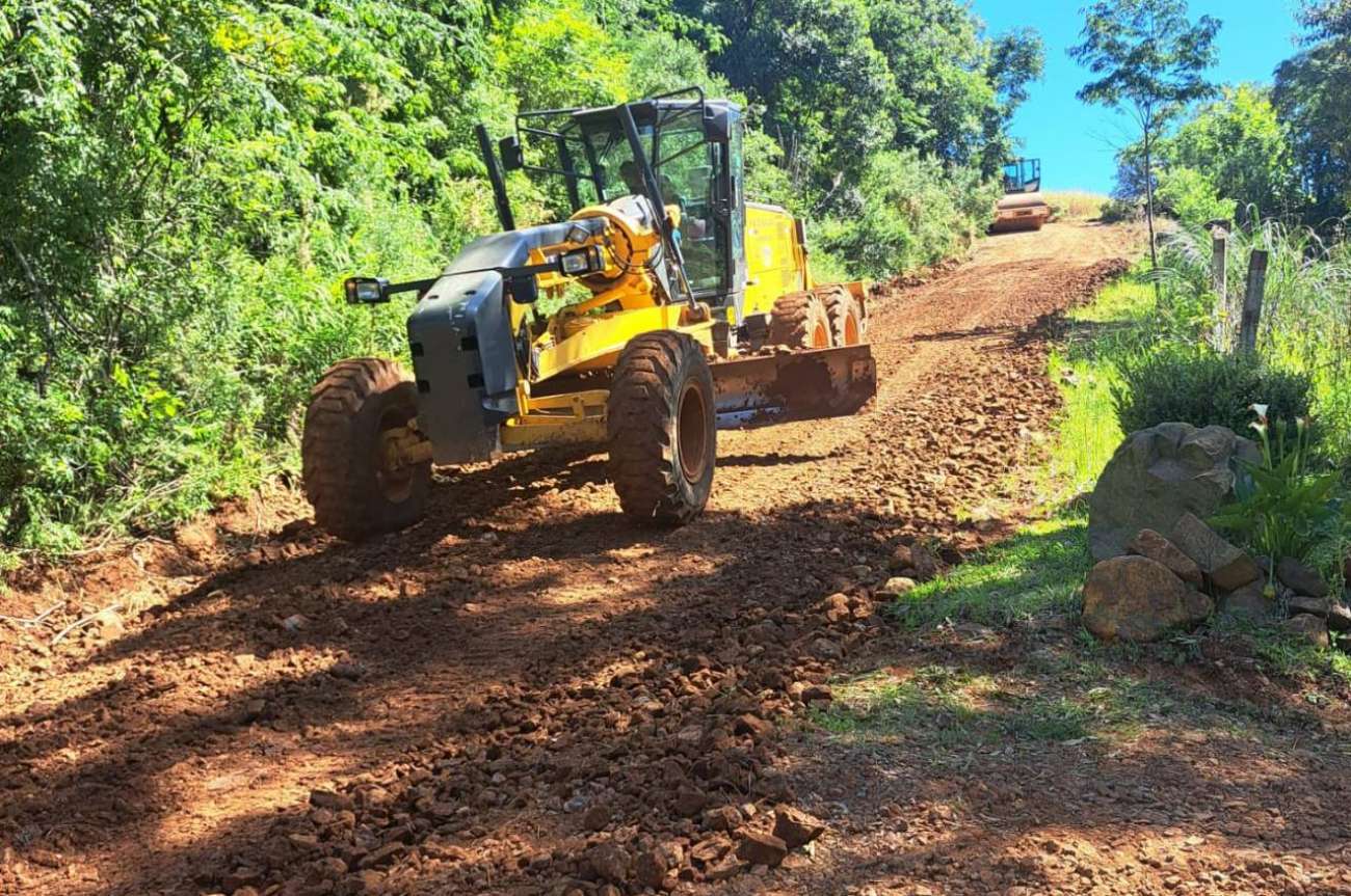Secretaria de Desenvolvimento Rural intensifica melhorias nas estradas do interior