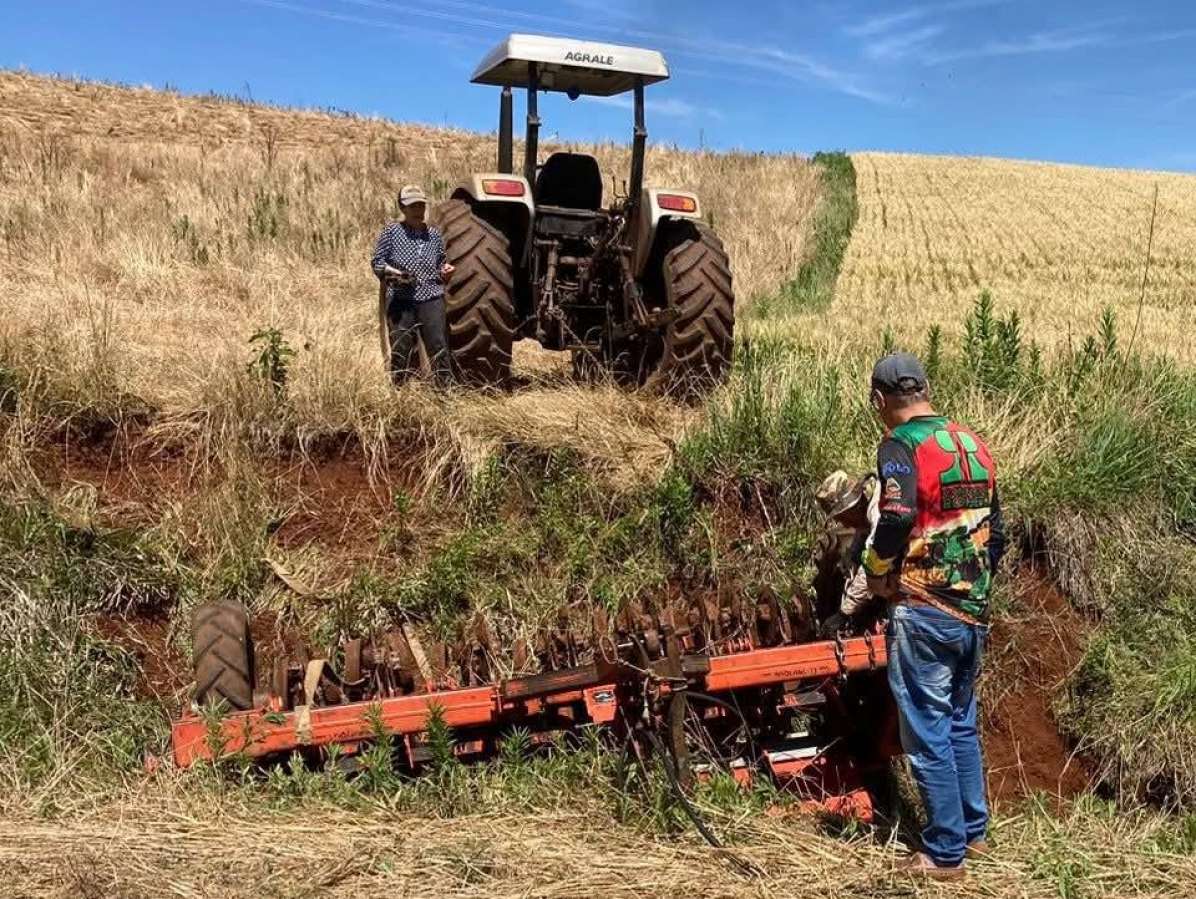 Agricultor fica ferido em incidente com plantadeira no interior de Sertão