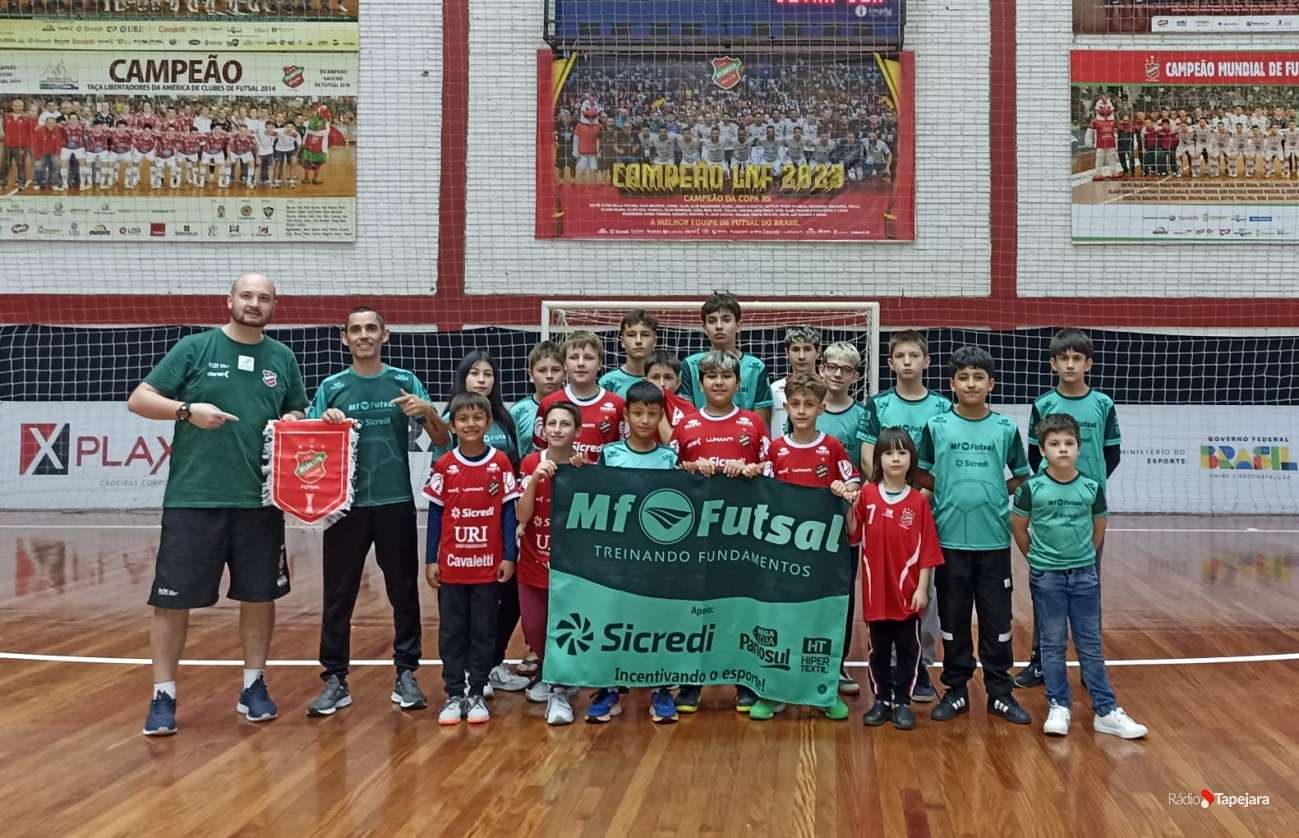 Atletas da MF Futsal de Ibiaçá vivenciam dia de integração e aprendizado no Atlântico Futsal, em Erechim