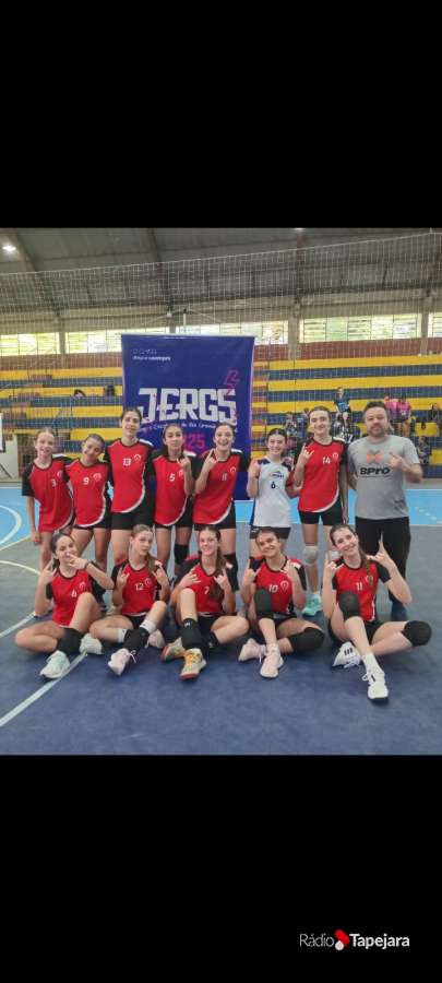 Escola Valeriano Ughini conquista bicampeonato no voleibol infantil feminino da CRE