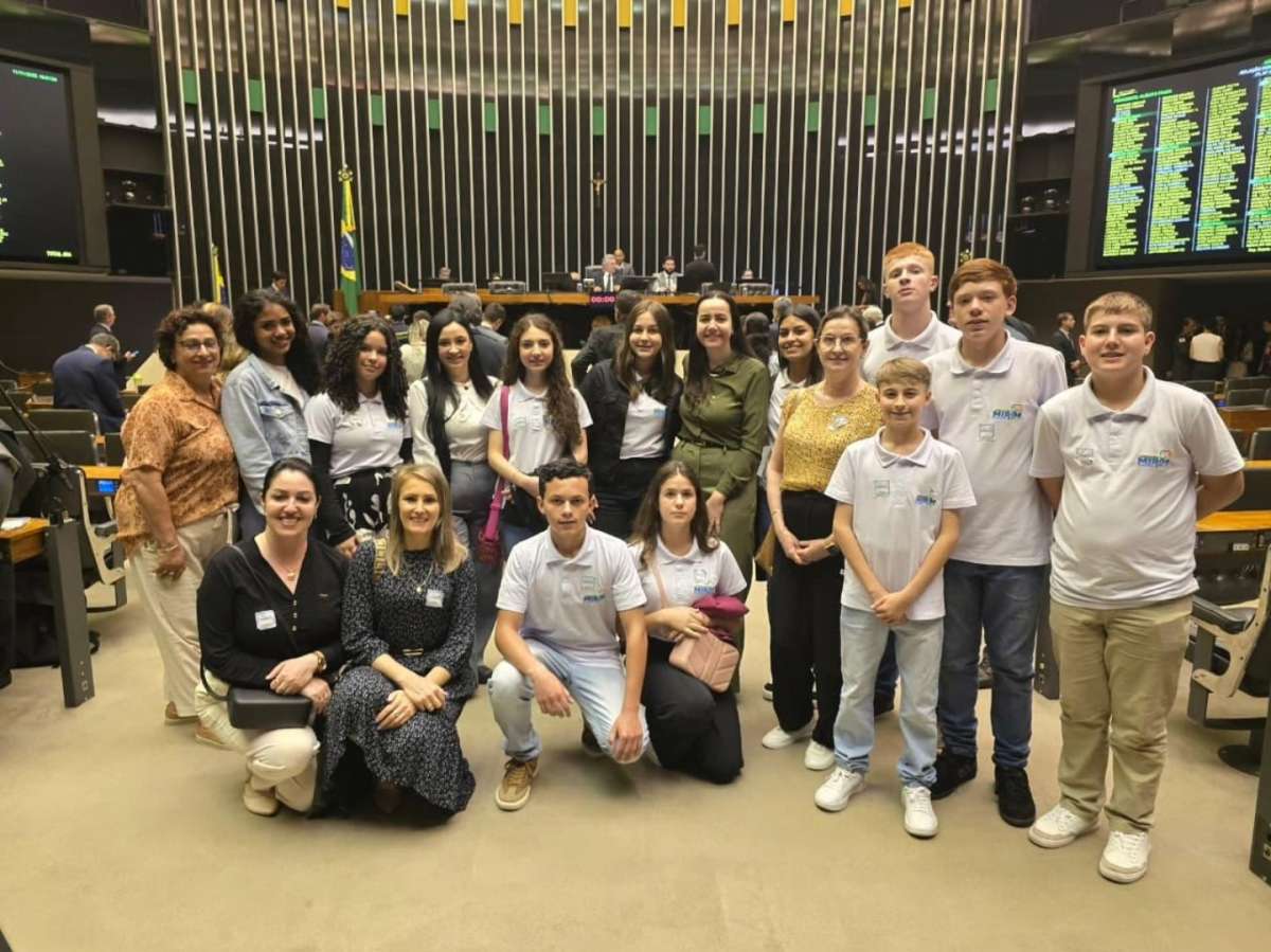 Câmara Mirim de Tapejara realiza visita institucional à Câmara dos Deputados