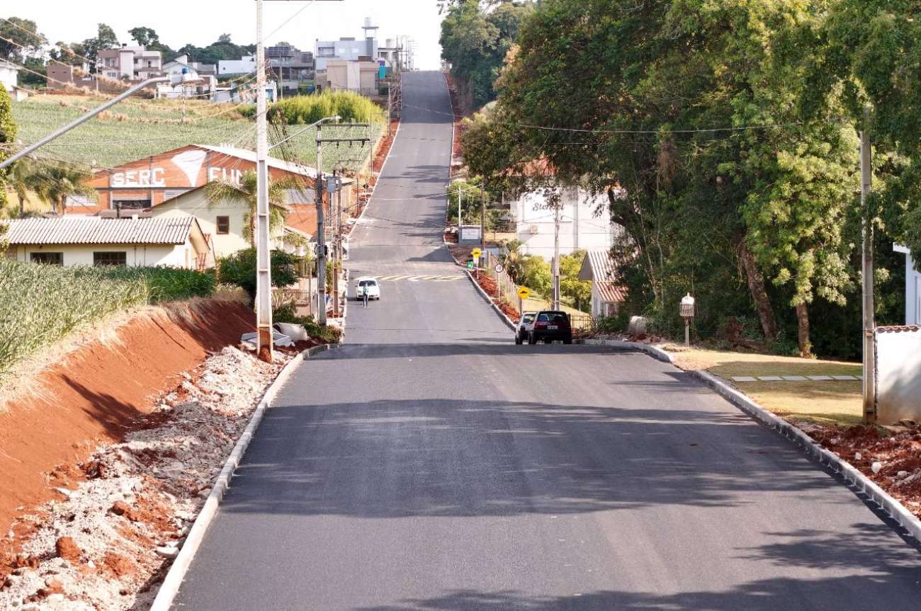 Governo de Tapejara conclui pavimentação da Rua Danilo Ângelo Stenzel e entrega novo eixo viário ao município