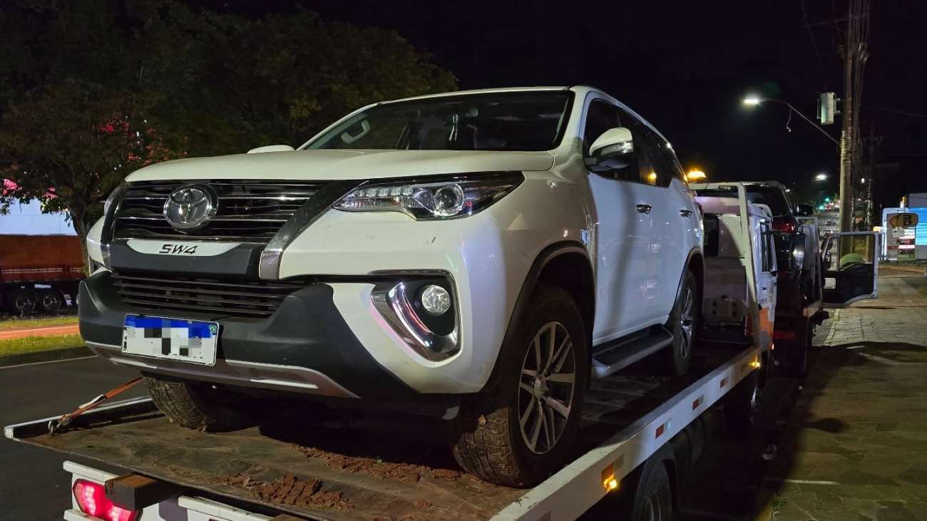 BM recupera duas Toyota Hilux SW4 furtadas em área de mata no interior de Mato Castelhano