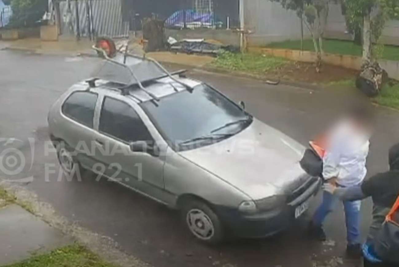 Pedestre é atropelada por carro desgovernado, em Passo Fundo