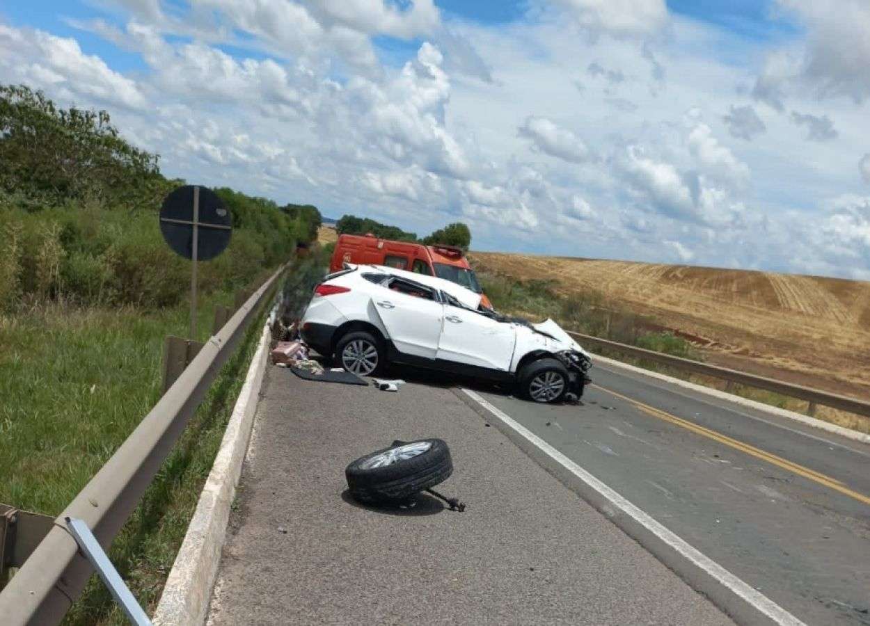 Mulher fica ferida em capotamento na BR-470, em Lagoa Vermelha