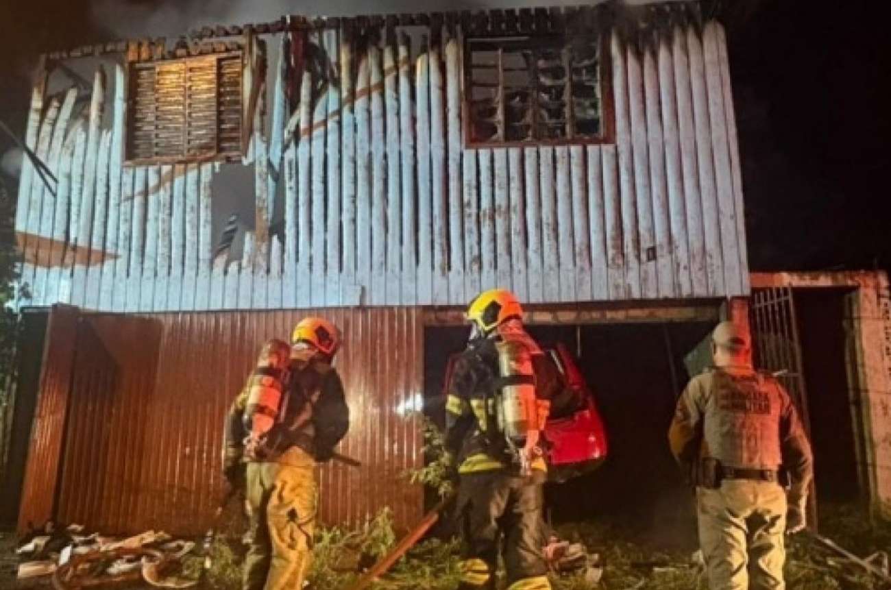 Casa é consumida por incêndio em Lagoa Vermelha