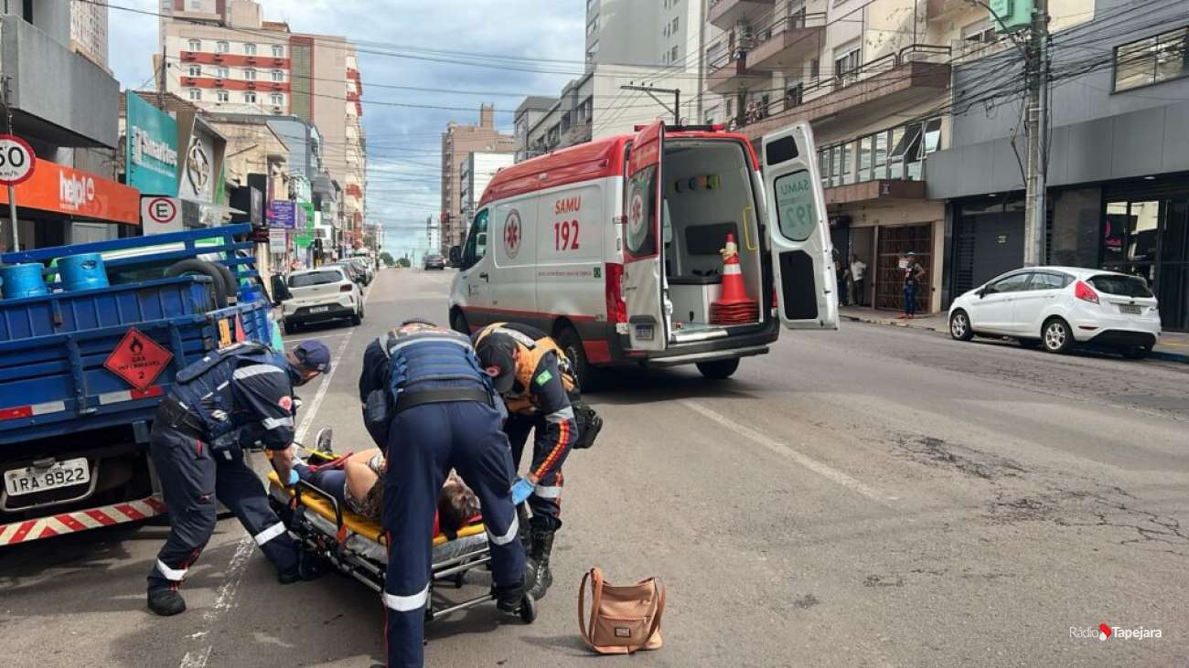 Carro com placas de Tapejara se envolve em atropelamento em Passo Fundo