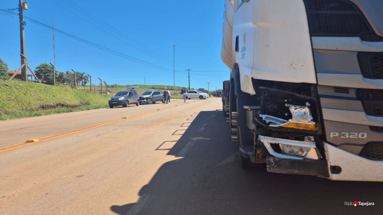 Tapejara: colisão envolve caminhão e caminhonete no trevo de acesso a Santa Cecília do Sul