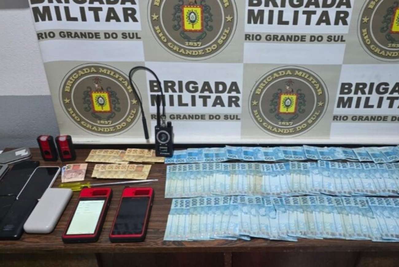 Três pessoas são presas com equipamentos utilizados em furtos de caminhonetes, em Carazinho