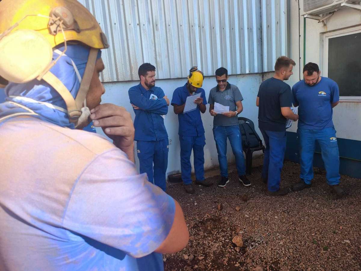 STIA Tapejara se reúne com trabalhadores da Agrodanieli em Rio do Peixe para discutir férias coletivas