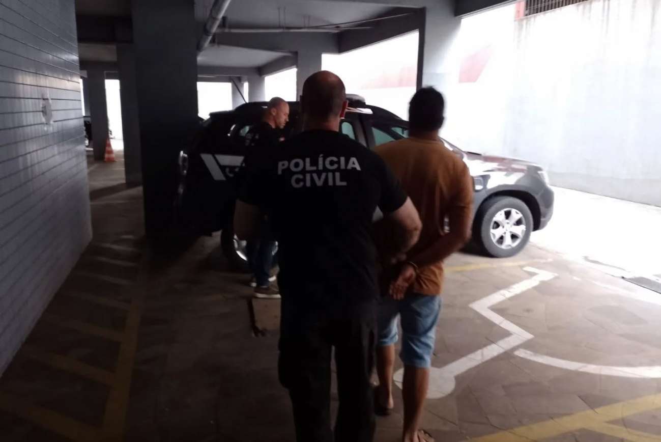 Homem é preso por crimes relacionados à Lei Maria da Penha, em Passo Fundo