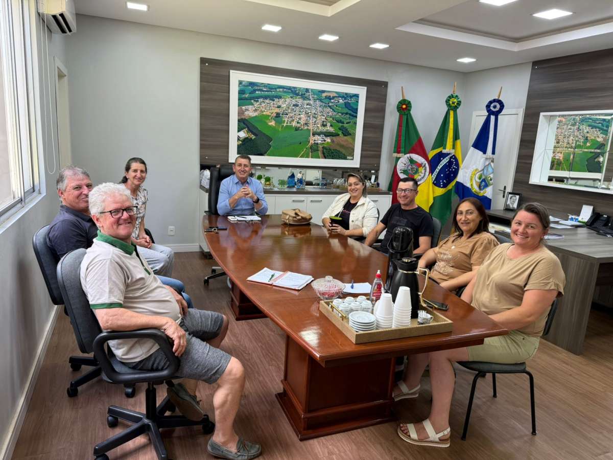 Governo Municipal se reúne com grupo de Turismo Rural de Ibiaçá