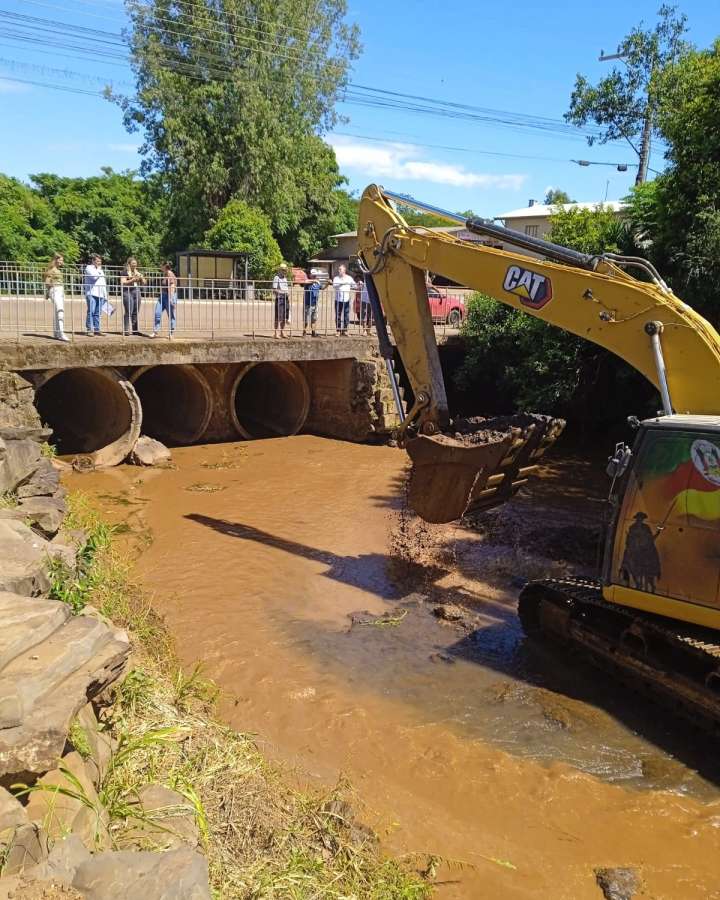 Obras de desassoreamento do Rio Araçá iniciam em Ibiaçá