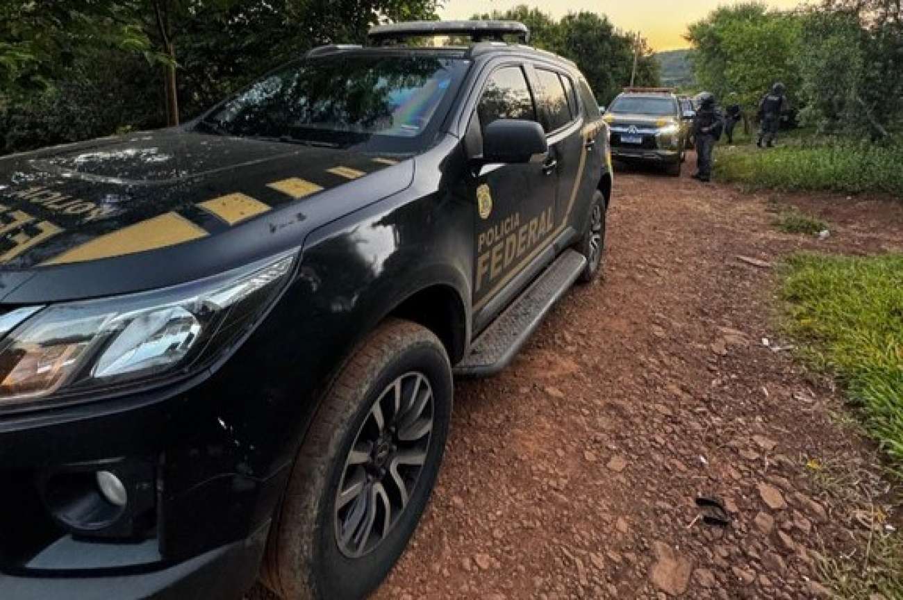 Operação da Polícia Federal busca desarticular grupo responsável por fornecer armas e munições para Terra Indígena Cacique Doble