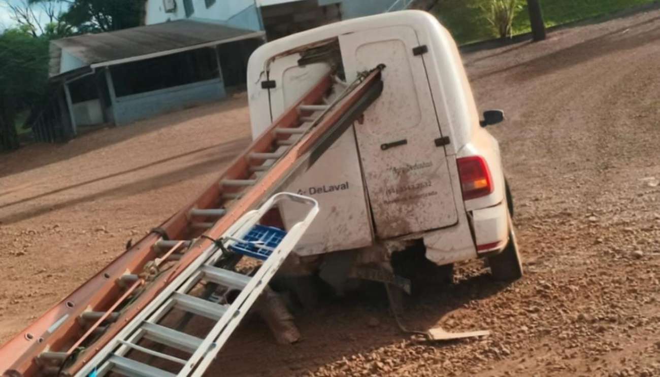 Duas pessoas ficam feridas em acidente na ERS-467, em Tapejara