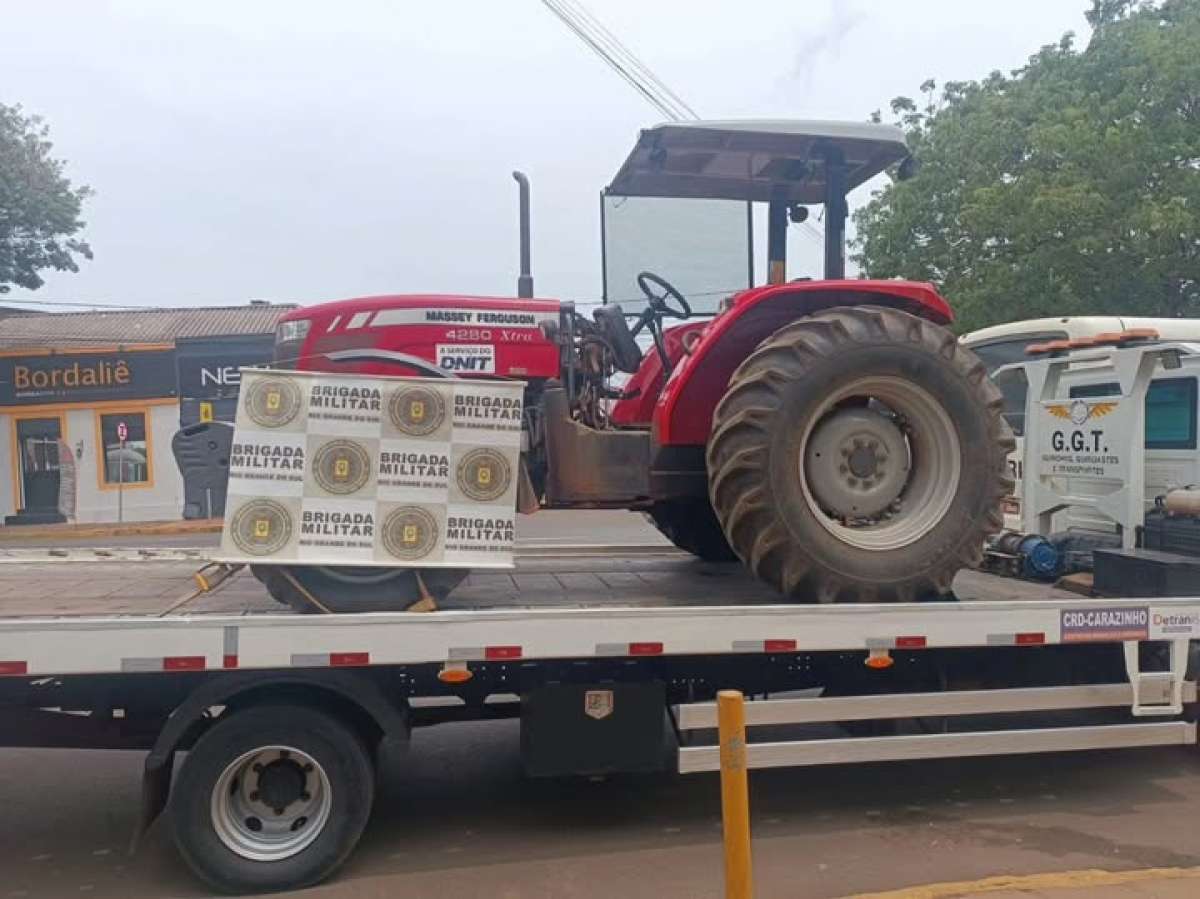 Brigada Militar recupera trator furtado em Almirante Tamandaré do Sul