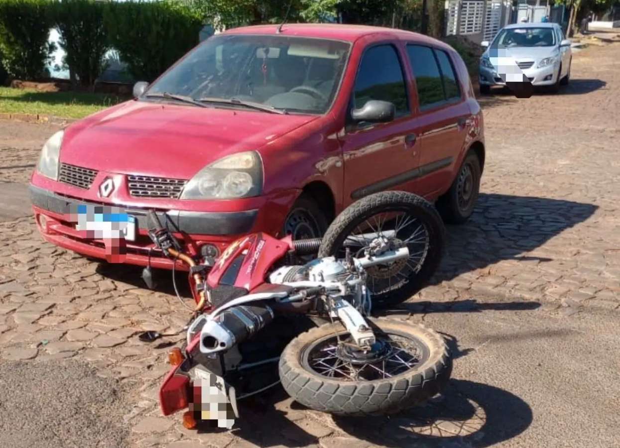 Acidente entre carro e moto deixa motociclista ferido em Getúlio Vargas