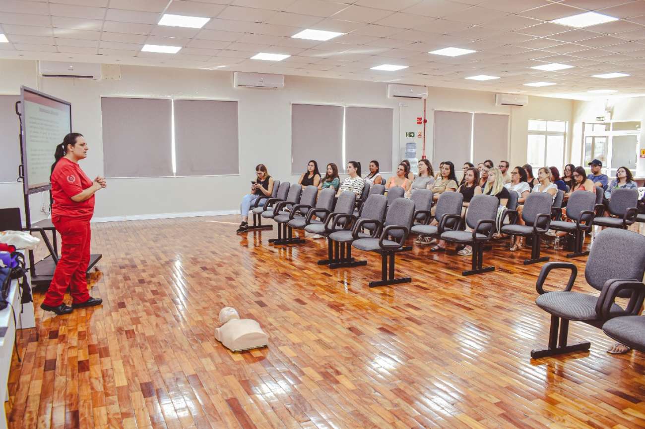 Ibiaçá promove capacitação em primeiros socorros para profissionais da rede municipal de ensino