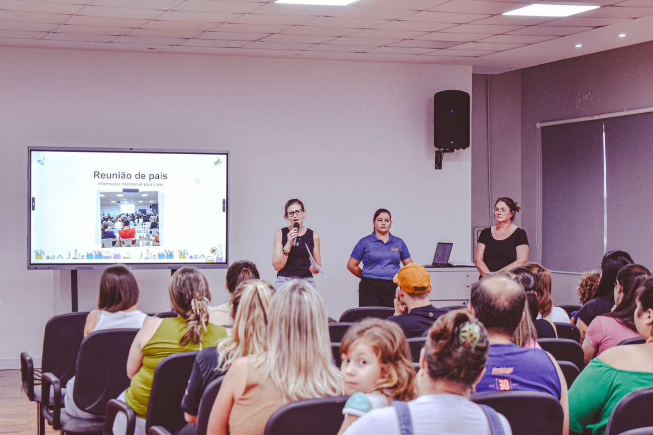 Reunião na EMEI Casulo de Ibiaçá apresenta equipe e orientações para o ano letivo