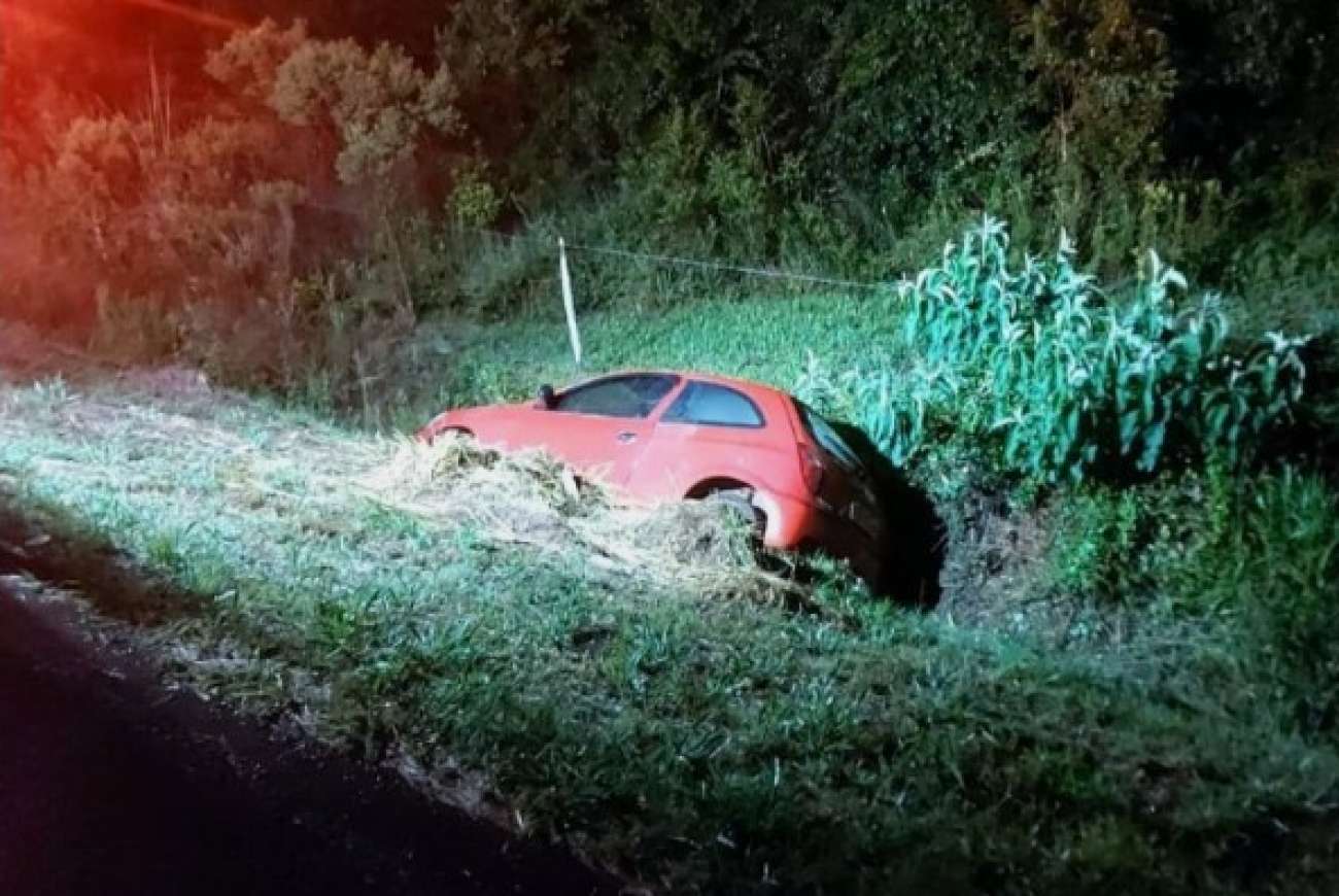 Duas pessoas ficam feridas em saída de pista na ERS-477, em São José do Ouro