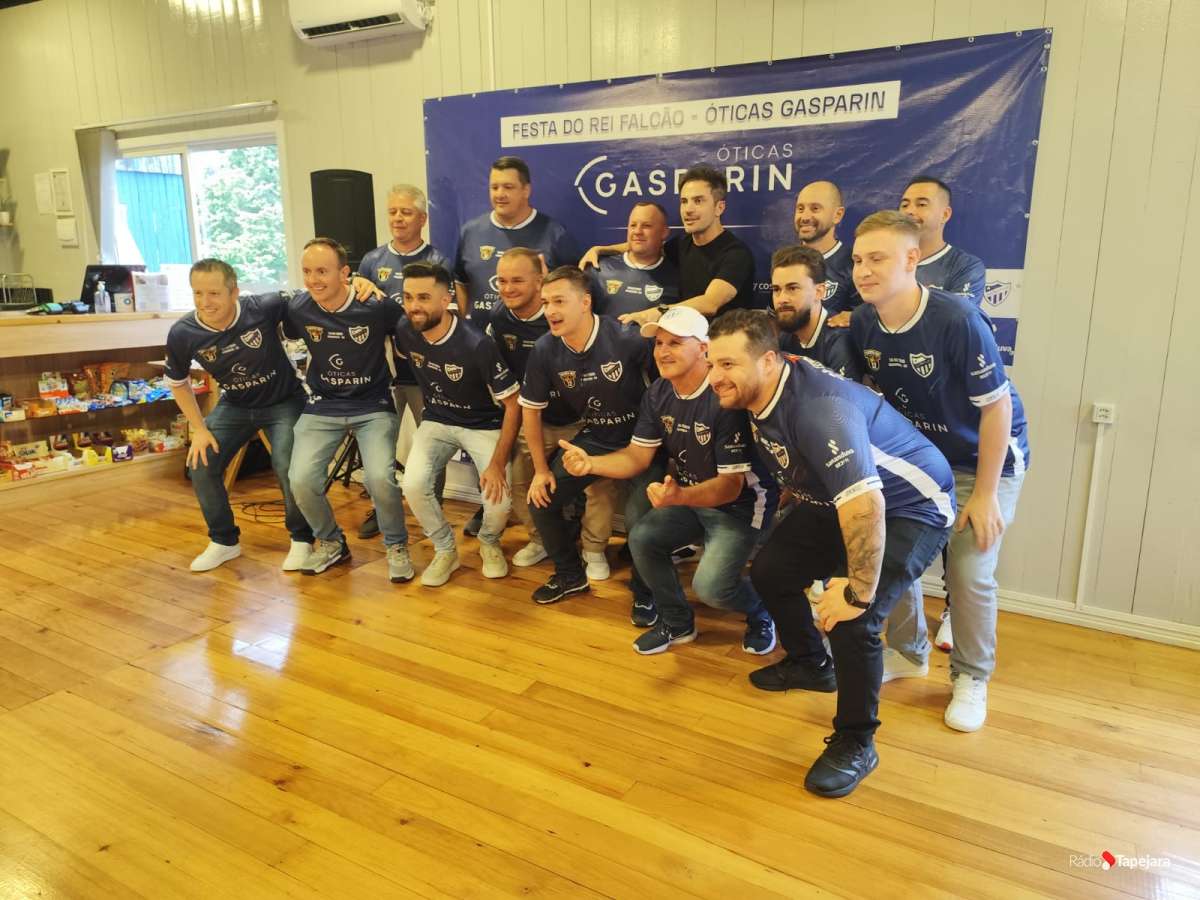 Festa do Rei Falcão recebe centenas de pessoas em noite histórica para Sananduva