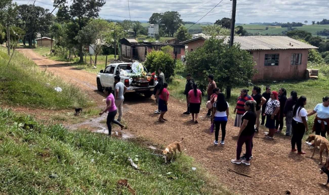 Cacique morto em confronto na Reserva do Ventarra é sepultado dentro da área indígena