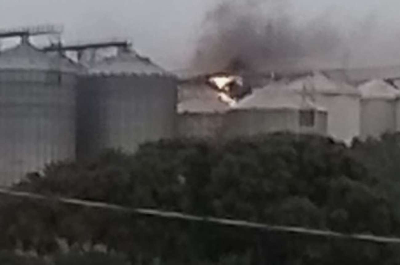 Incêndio atinge unidade de recebimento de grãos da Vicato Alimentos, em Sananduva