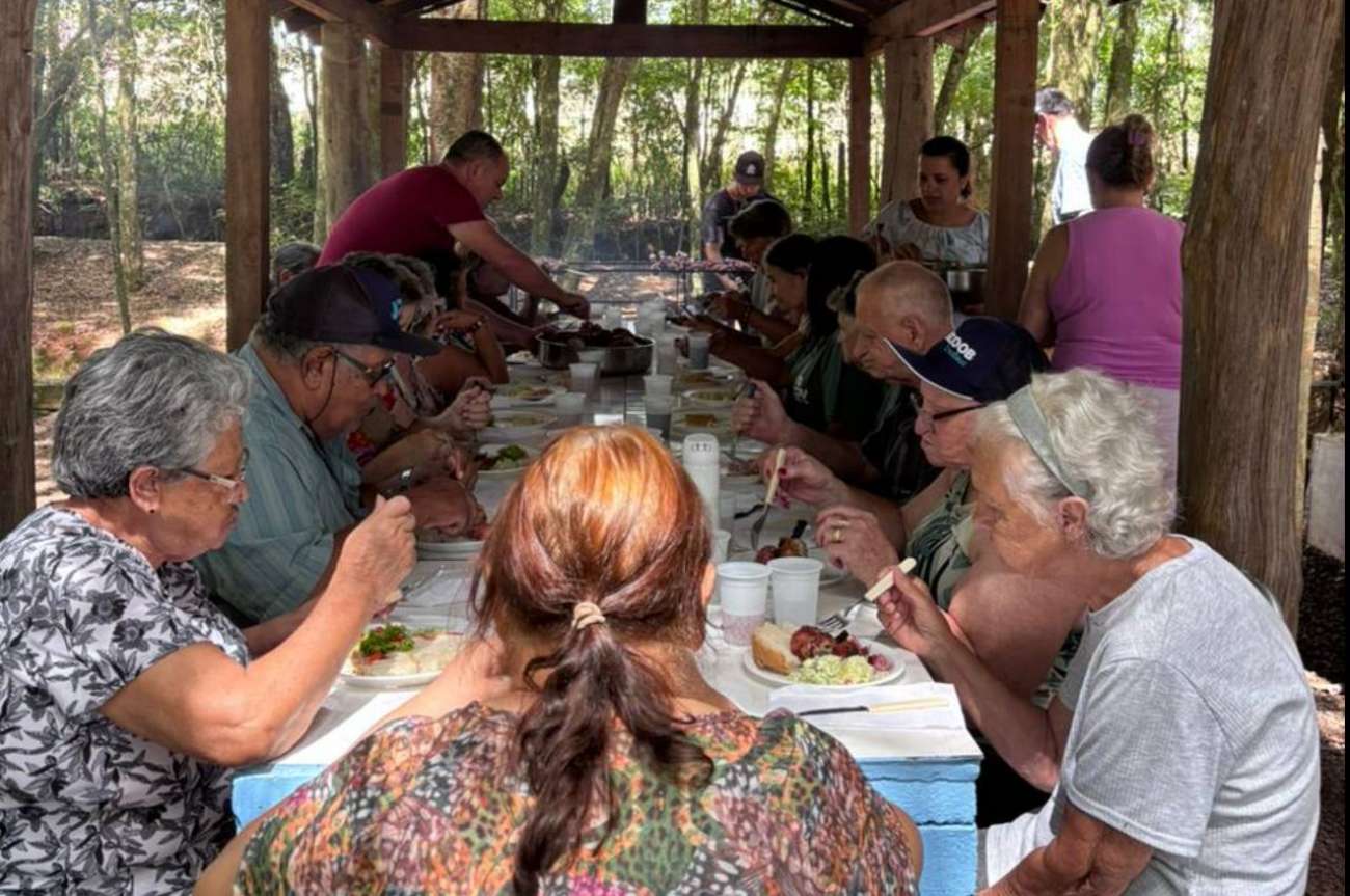 Idosos da Casa de Convivência Dona Verônica participam de passeio especial no Balneário Água Azul