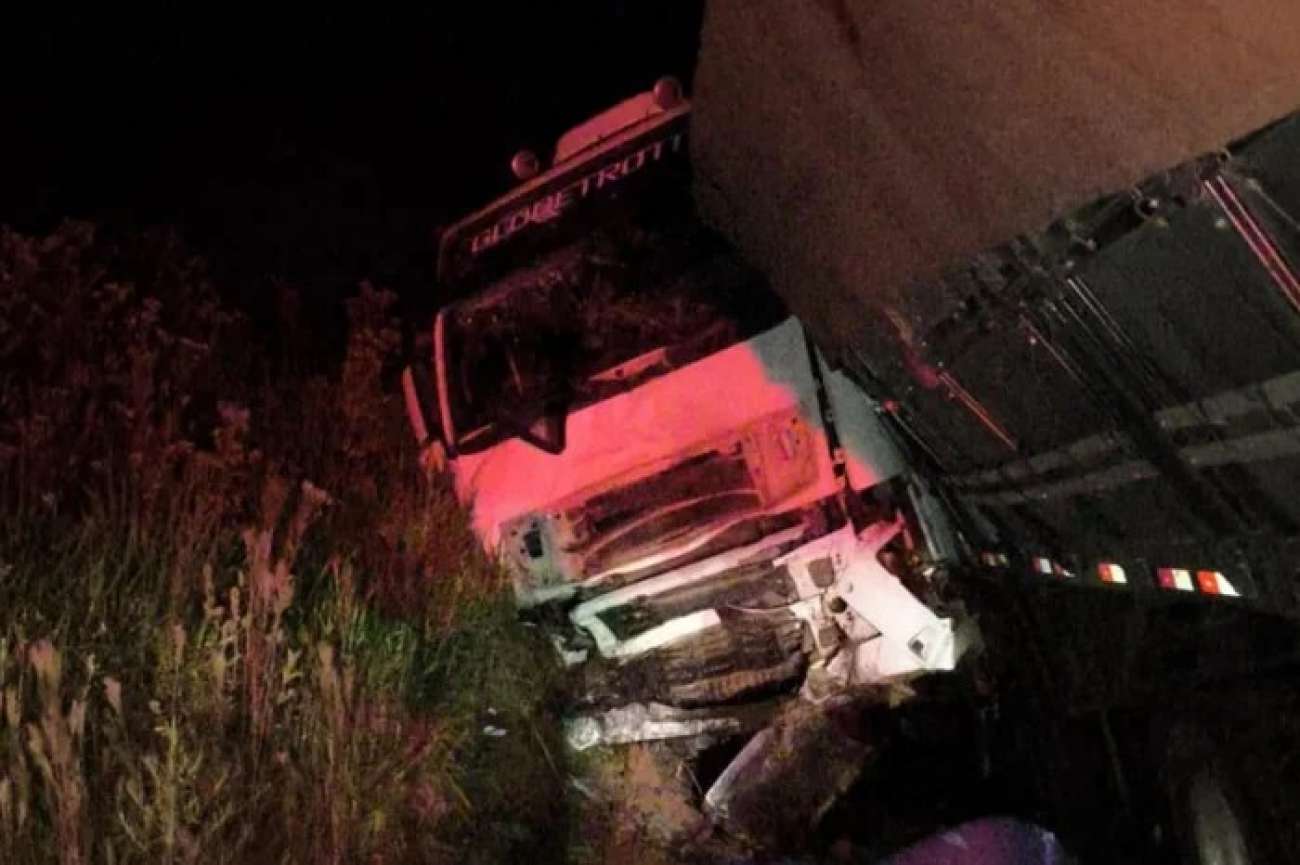 Jovem morre em acidente entre carro e caminhão, em Barros Cassal