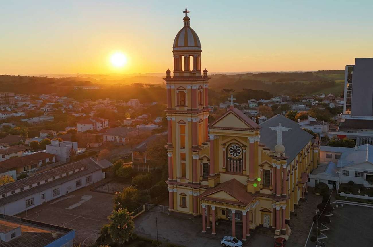 Sexta-feira Santa é marcada por celebrações e Via-Sacra em Tapejara