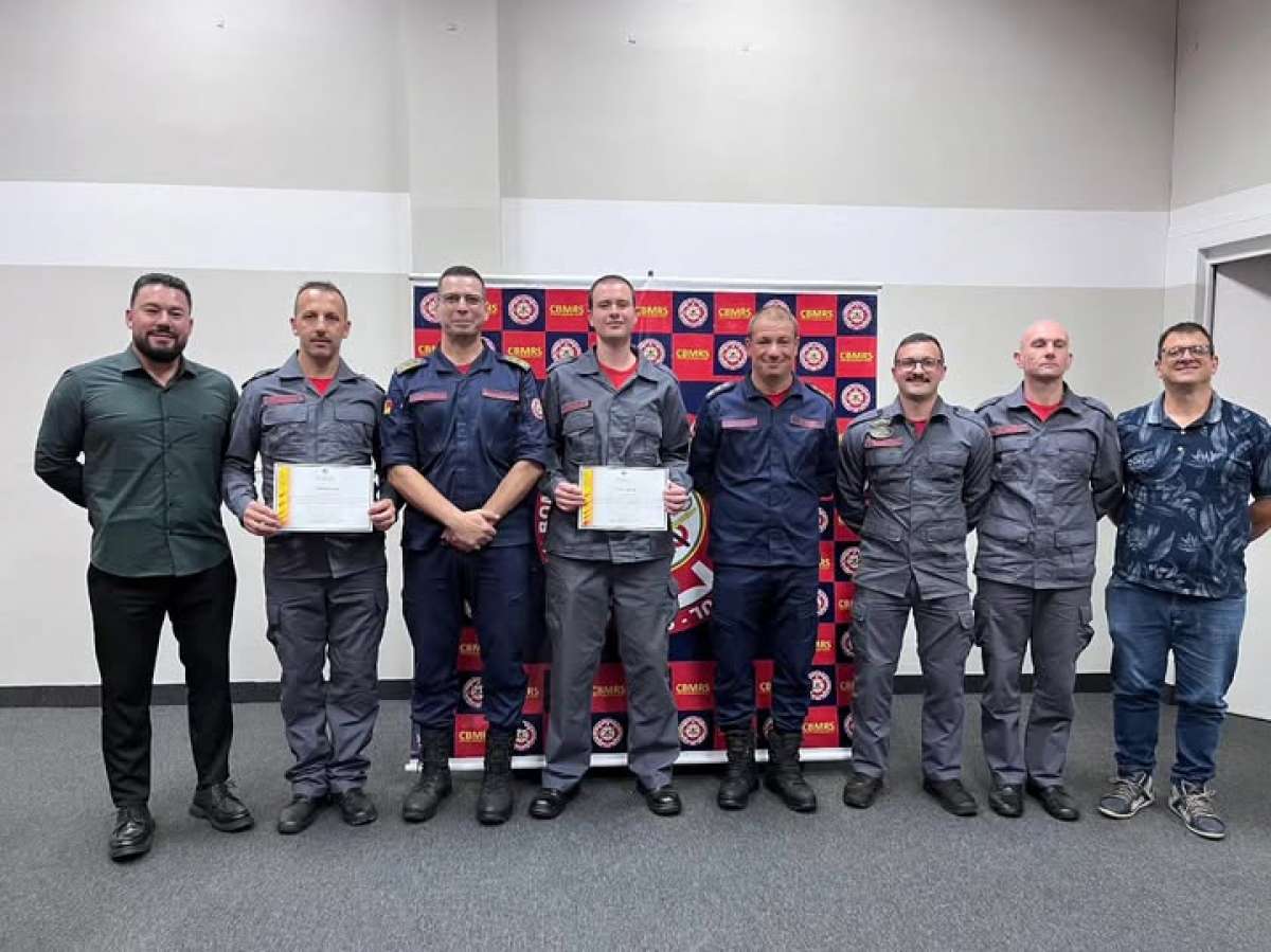Formatura de civis auxiliares de bombeiro forma 13 novos integrantes em Getúlio Vargas