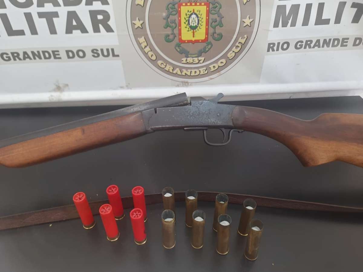 Homem é preso por violência doméstica e porte de arma de fogo em Tapejara