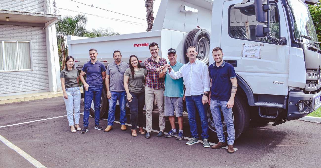 Ibiaçá anuncia recebimento de caminhão basculante para secretarias de obras e agricultura