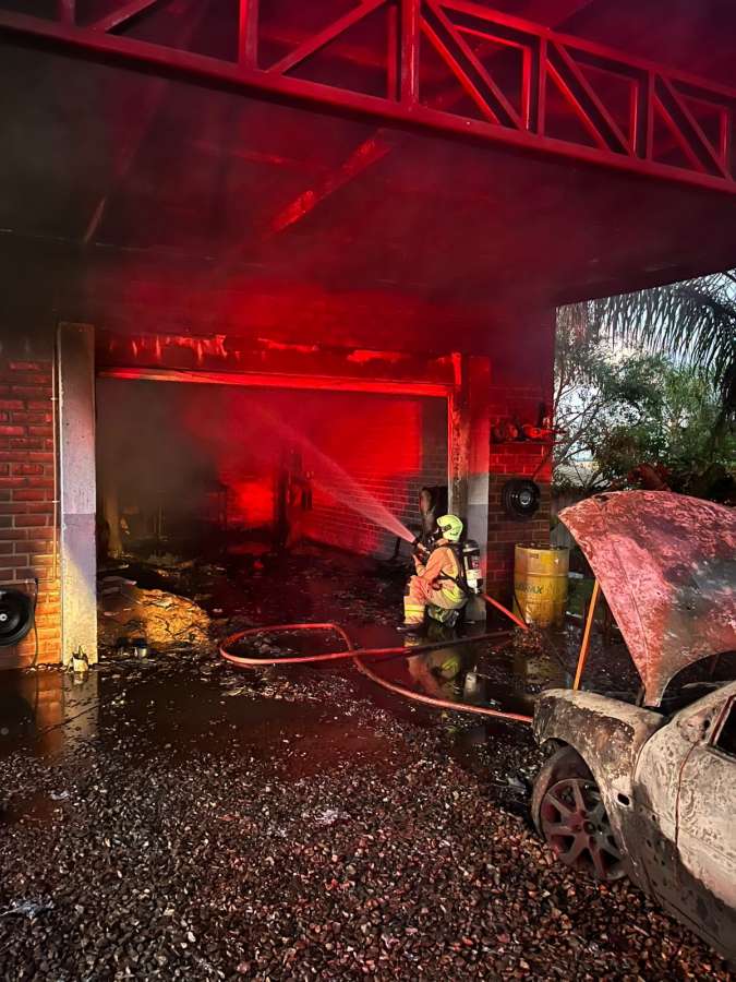 Incêndio em oficina deixa dois feridos em Tapejara